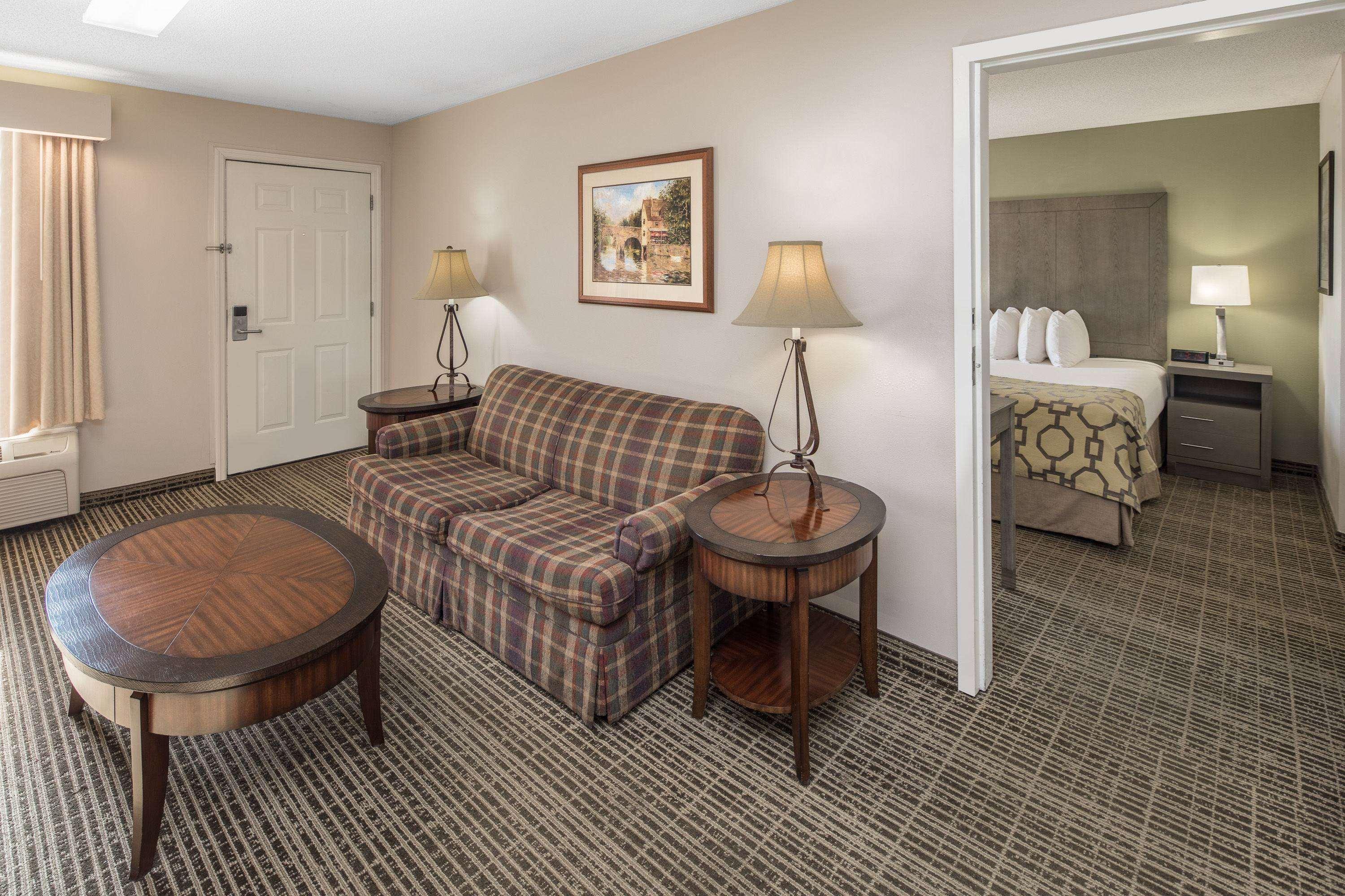 Baymont By Wyndham Cleveland Motel Exterior foto