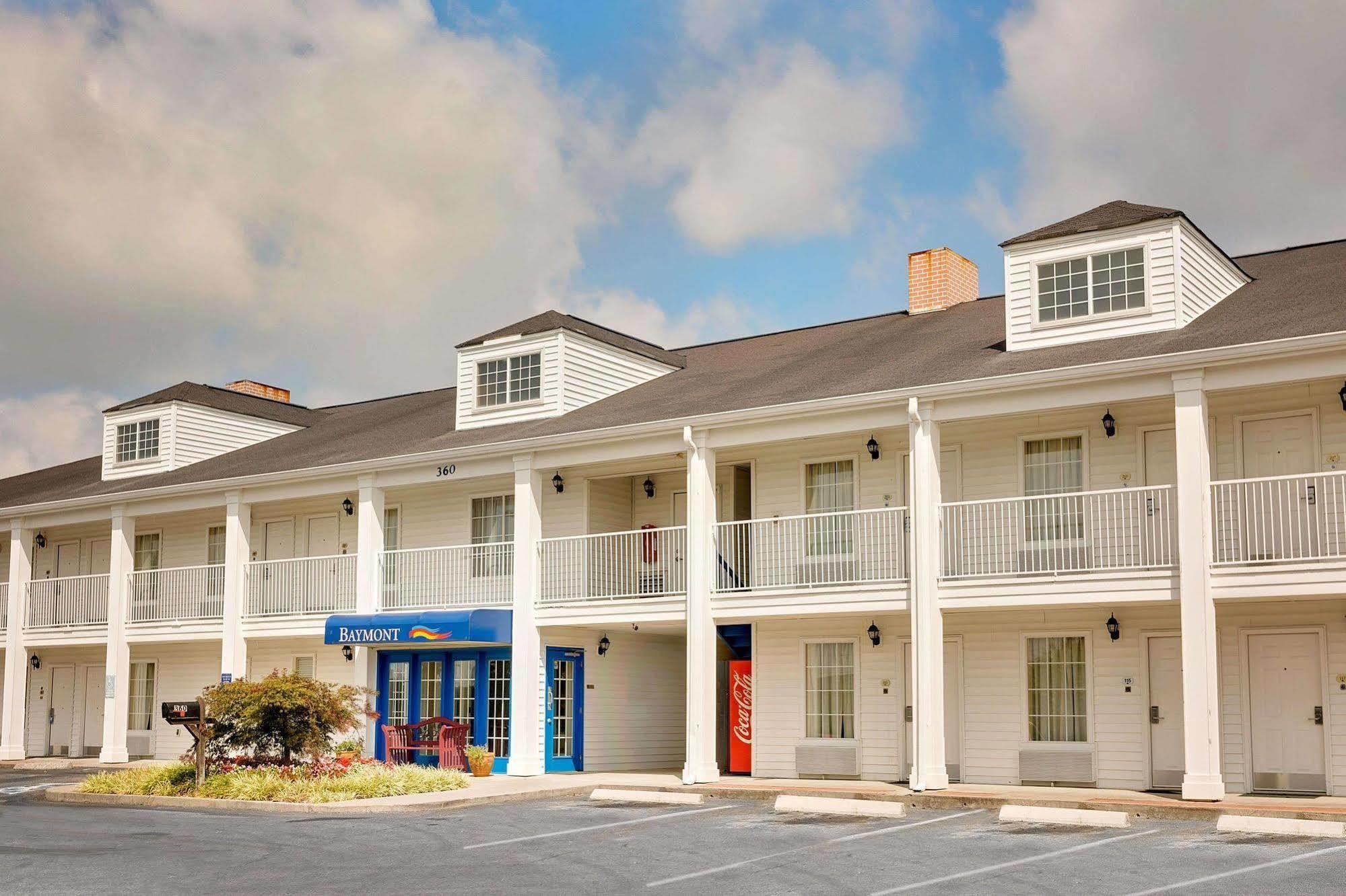 Baymont By Wyndham Cleveland Motel Exterior foto
